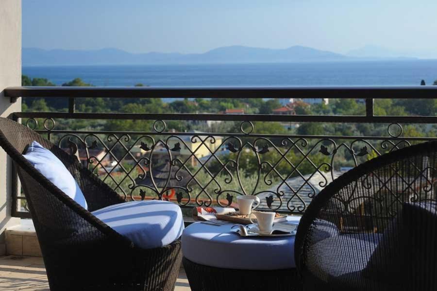Iakovakis Suites & Spa Koropi Pokoj fotografie